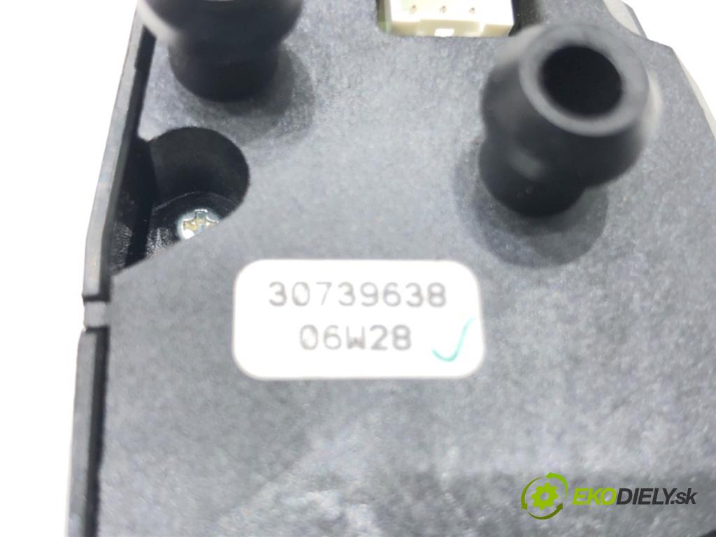 VOLVO V50 Kombi 2006 100 kW 2.0 D 1998 SPÍNAČE: volantu 30739638 30739641