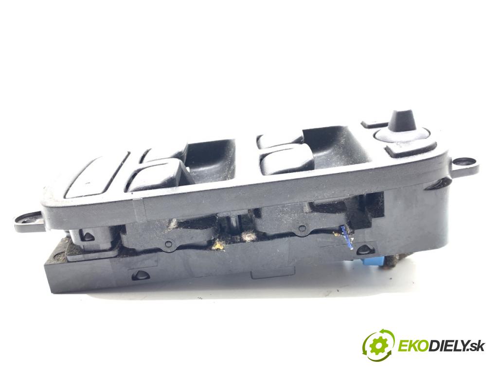 VOLVO V50 Kombi 2006 100 kW 2.0 D 1998 Prepínač okien 30795081 (Prepínacie páčky pod volantom)