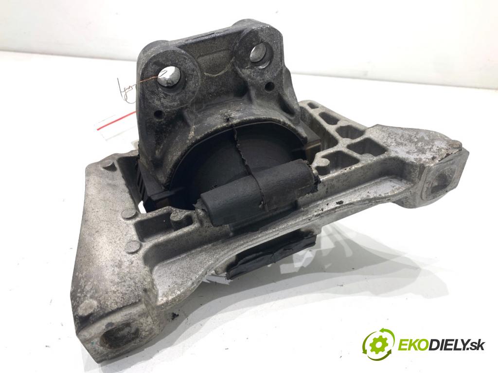 VOLVO V50 Kombi 2006 100 kW 2.0 D 1998 AirBag motora levý 