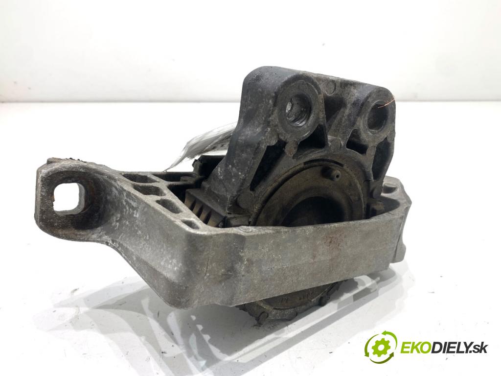 VOLVO V50 Kombi 2006 100 kW 2.0 D 1998 AirBag Motor ľavy