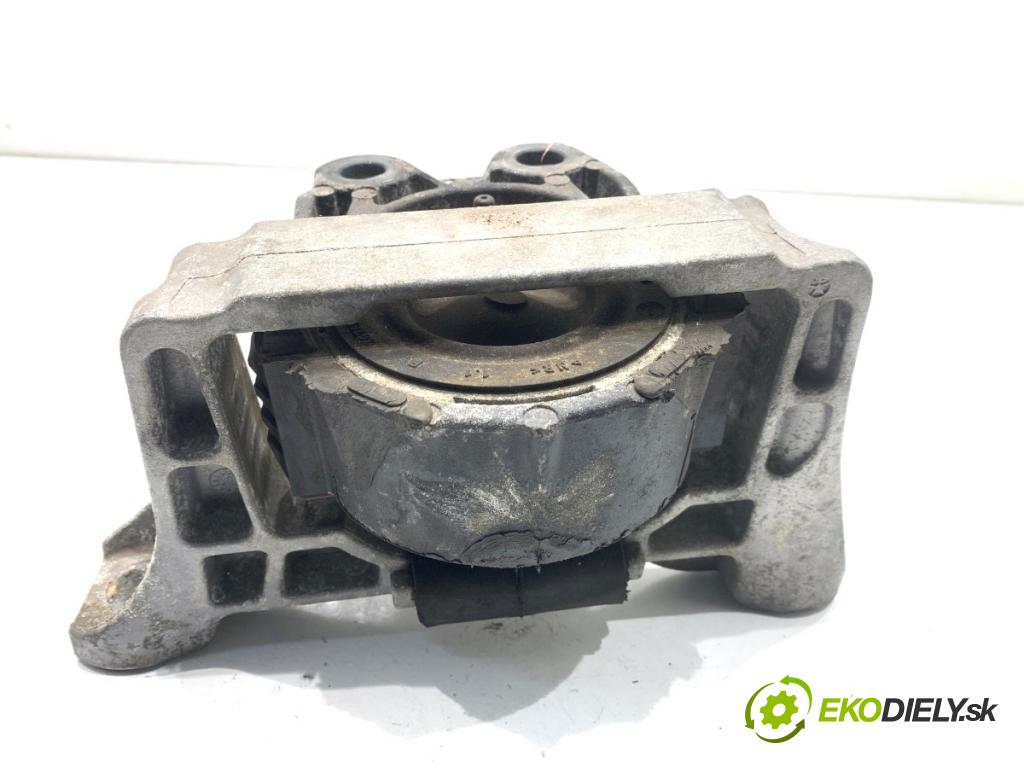 VOLVO V50 Kombi 2006 100 kW 2.0 D 1998 AirBag Motor ľavy