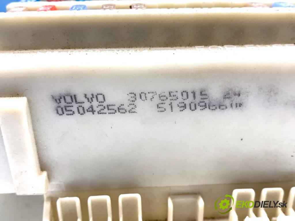 VOLVO V50 Kombi 2006 100 kW 2.0 D 1998 modul BSI 30765015 (Pojistková skříňka)