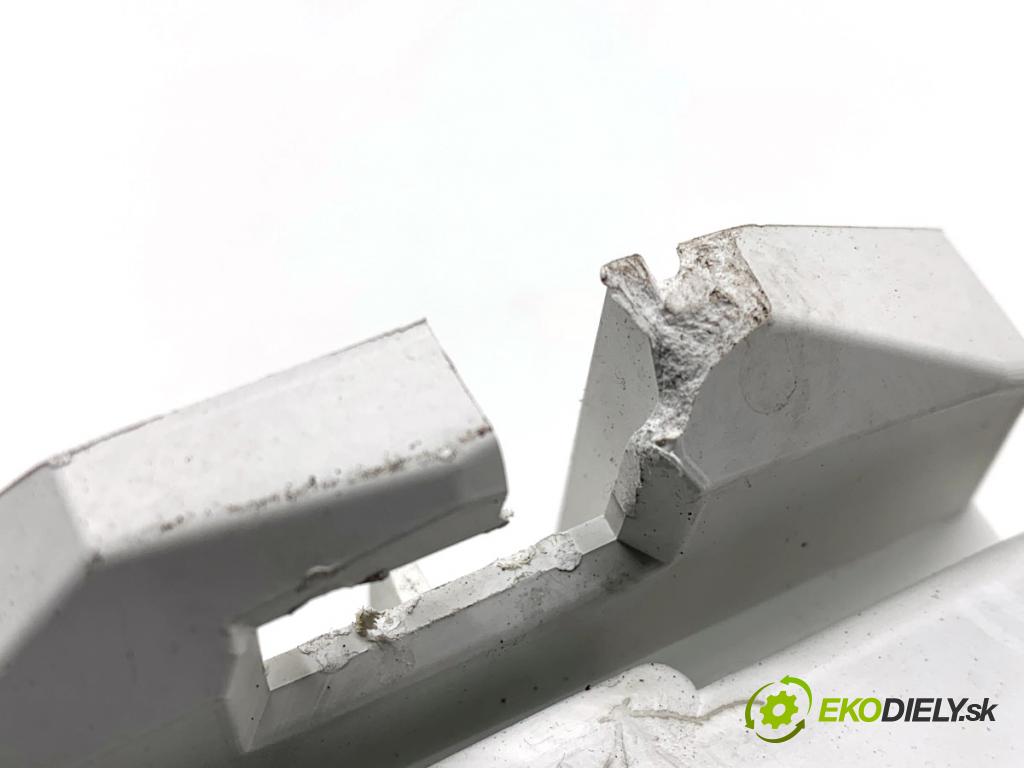 VOLVO V50 Kombi 2006 100 kW 2.0 D 1998 Prístrojovka 30710071 (Prístrojová doska)