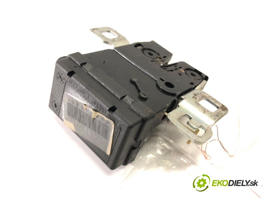 MINI R56 liftback 2007 70 kW One 1397 zámok dverí zad 2754528