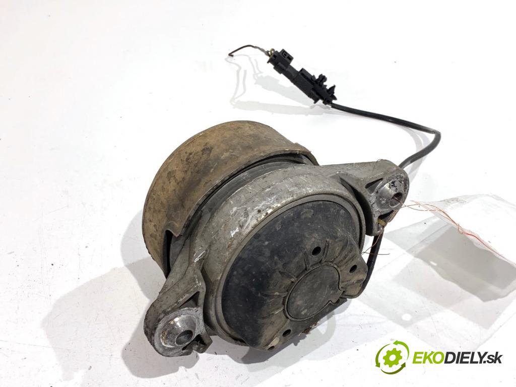 MERCEDES-BENZ X204 SUV 2010 125 kW 220 CDI (204.902) 2143 AirBag Motor A2042403717 (Držiak motora)