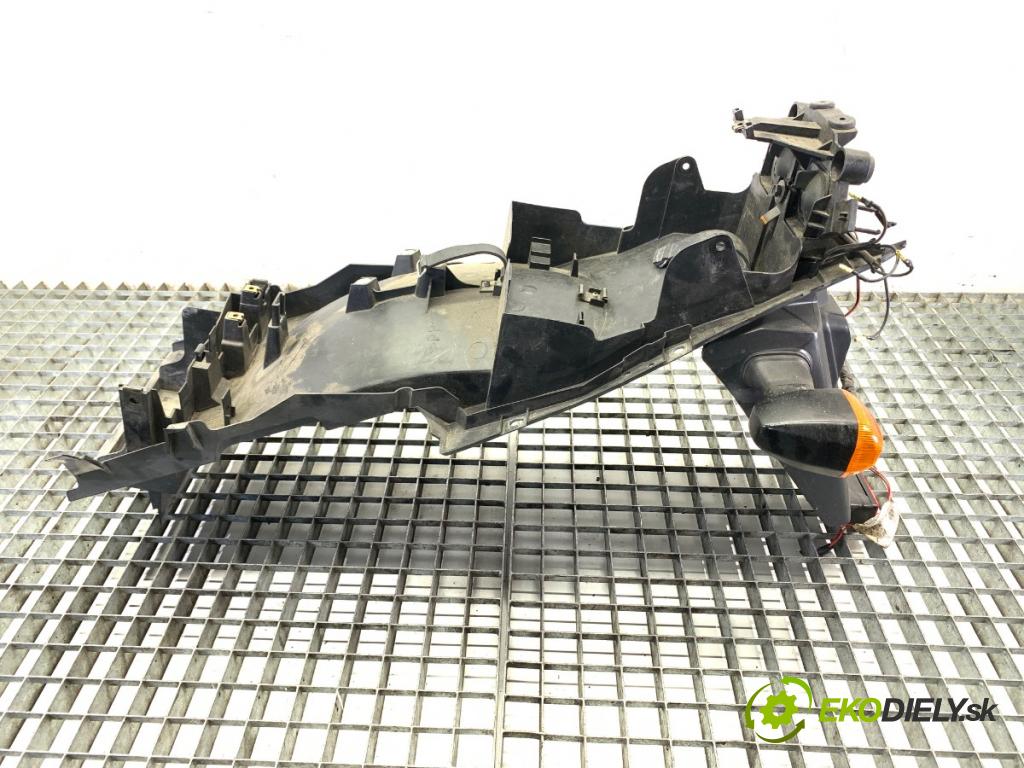 YAMAHA FZS 1000 FAZER  2002 105 kW FZS 1000 FAZER 998 Blatník podblatník zad BLATNÍK: Uchytenie SPŽ 5LV-21611