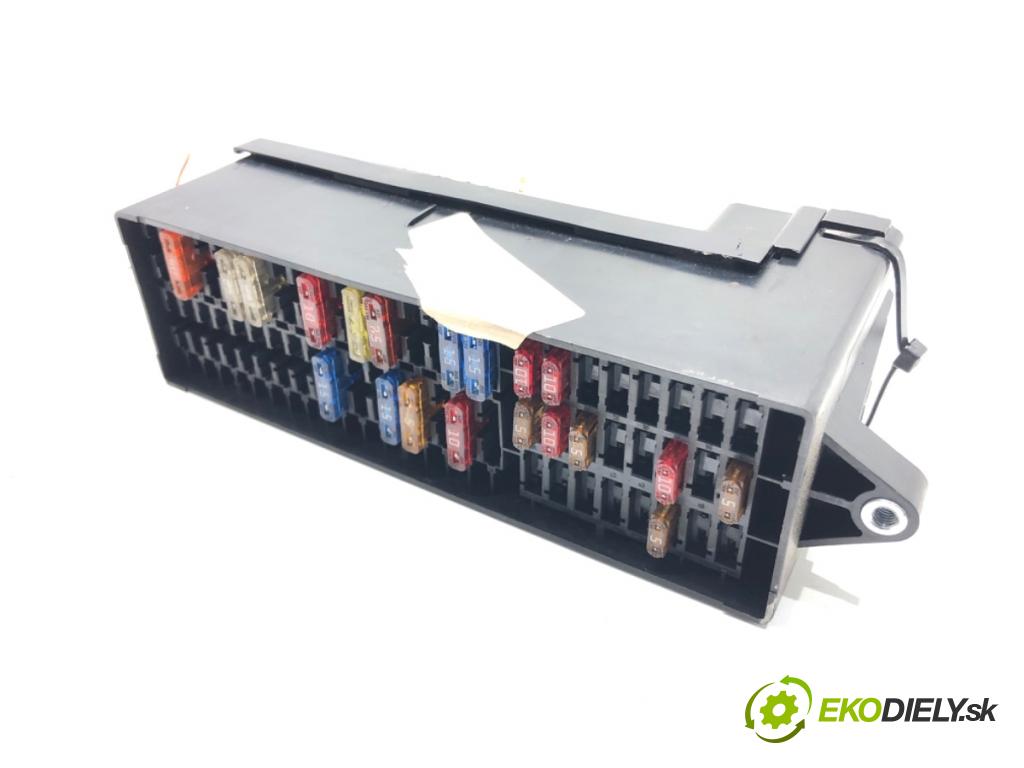 VW TOURAN nadwozie wielkoprzestrzenne (MPV) 2003 74 kW 1.9 TDI 1896 skříňka poistková  (Pojistková skříňka)