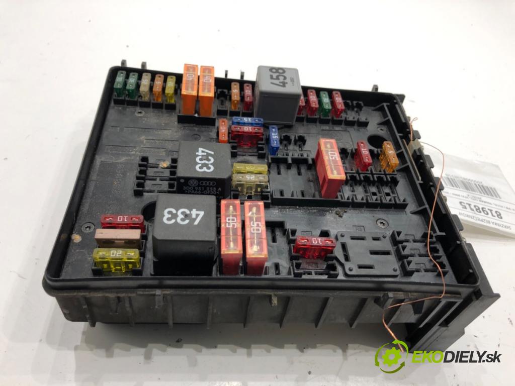 VW TOURAN nadwozie wielkoprzestrzenne (MPV) 2003 74 kW 1.9 TDI 1896 skříňka poistková 1K0937804B (Pojistková skříňka)