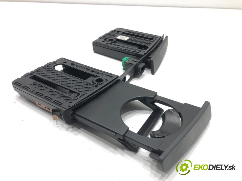 PEUGEOT 508 I sedan 2013 120 kW 2.0 HDi 1997 Držiak na nápoje  (Držiak (úchyt) na nápoje)