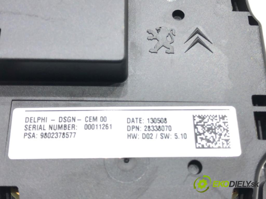 PEUGEOT 508 I sedan 2013 120 kW 2.0 HDi 1997 Panel ovládania navigácie 9802378577