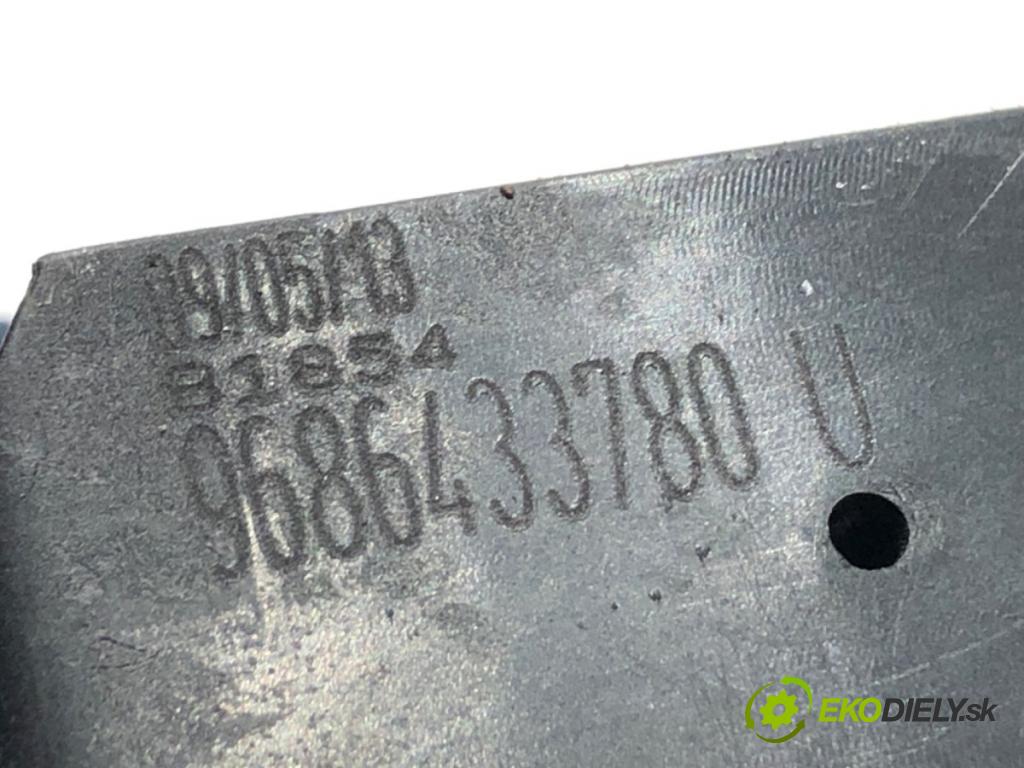 PEUGEOT 508 I sedan 2013 120 kW 2.0 HDi 1997 Kľučka vonkajšia ľavy predný 9686433780