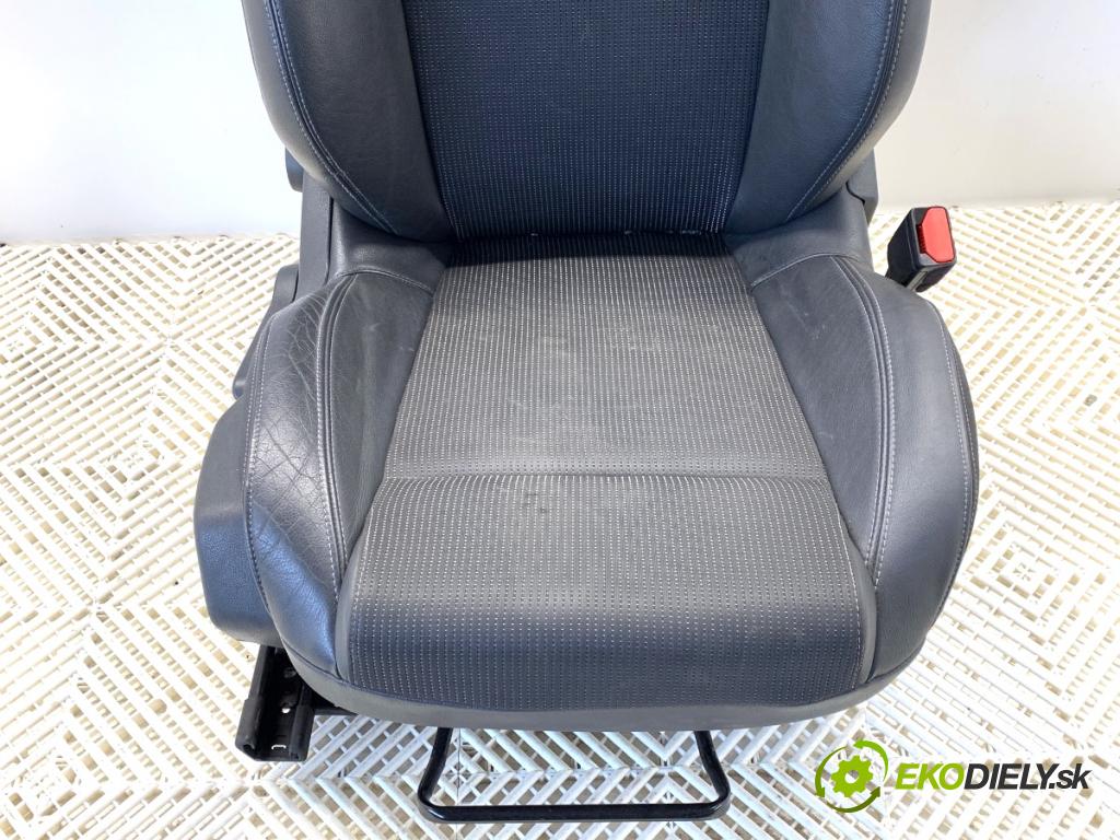 PEUGEOT 508 I sedan 2013 120 kW 2.0 HDi 1997 Sedadlo pravy predný