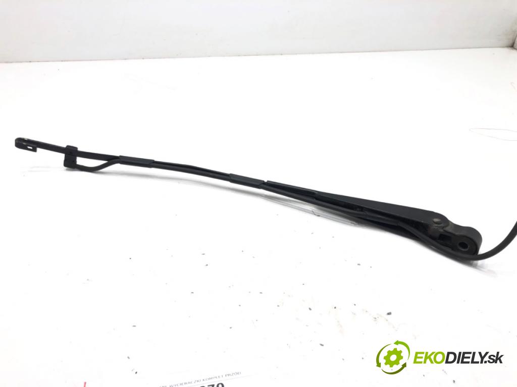 AIXAM A741 liftback 2006 4 kW 0.4 D 400 Rameno stierače predný 
