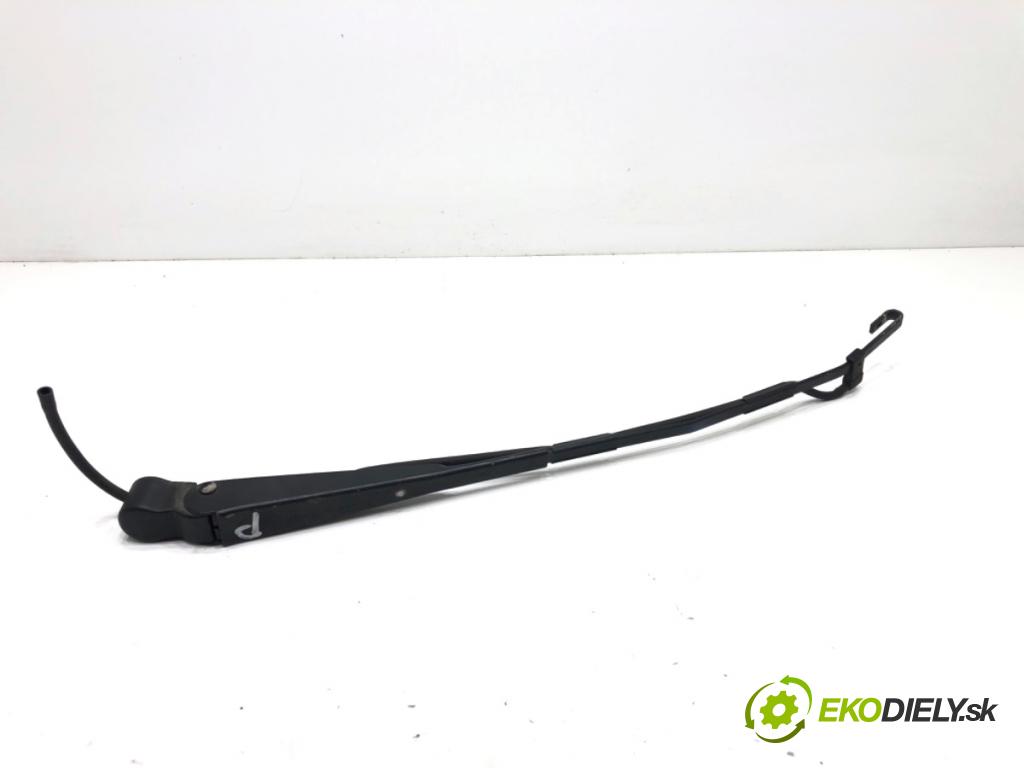 AIXAM A741 liftback 2006 4 kW 0.4 D 400 Rameno stierače predný