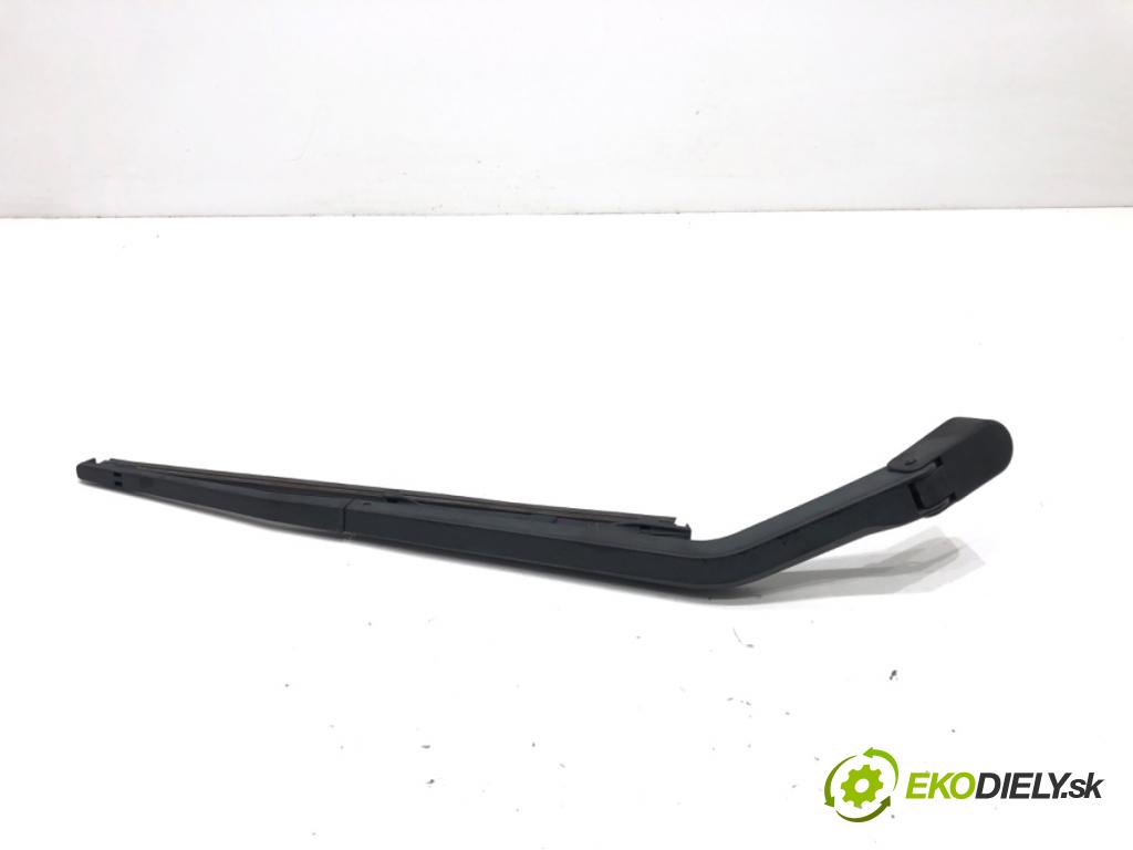 AIXAM A741 liftback 2006 4 kW 0.4 D 400 Rameno stierače zad 