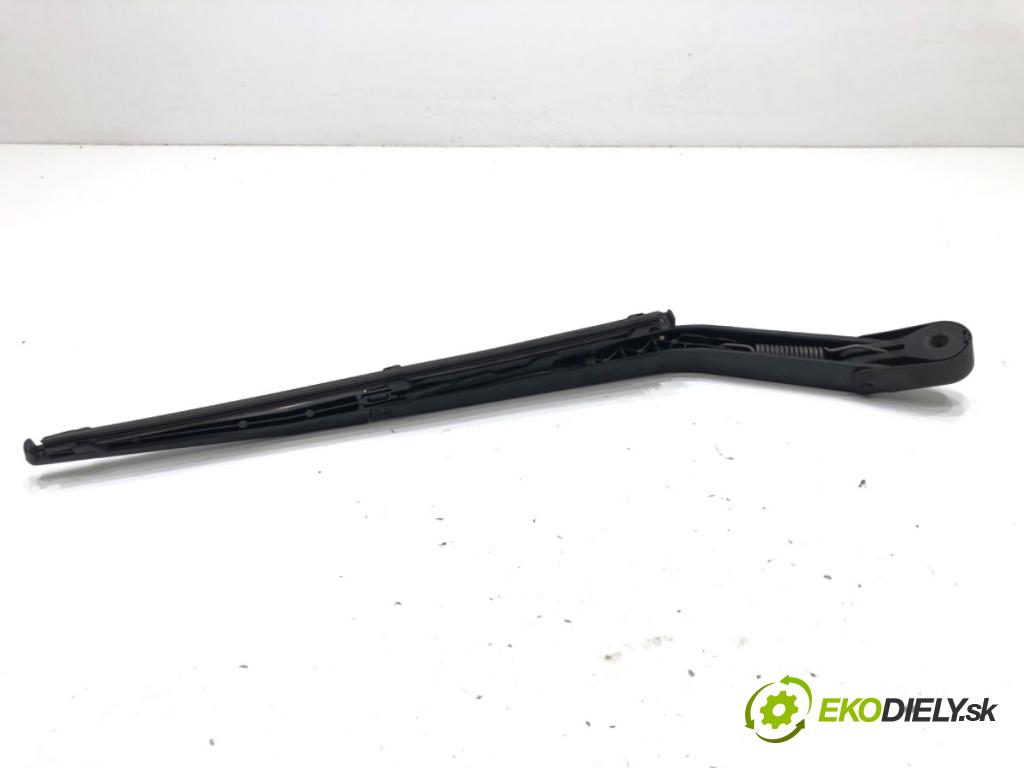 AIXAM A741 liftback 2006 4 kW 0.4 D 400 Rameno stierače zad