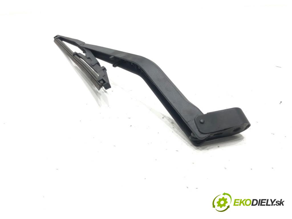 AIXAM A741 liftback 2006 4 kW 0.4 D 400 Rameno stierače zad