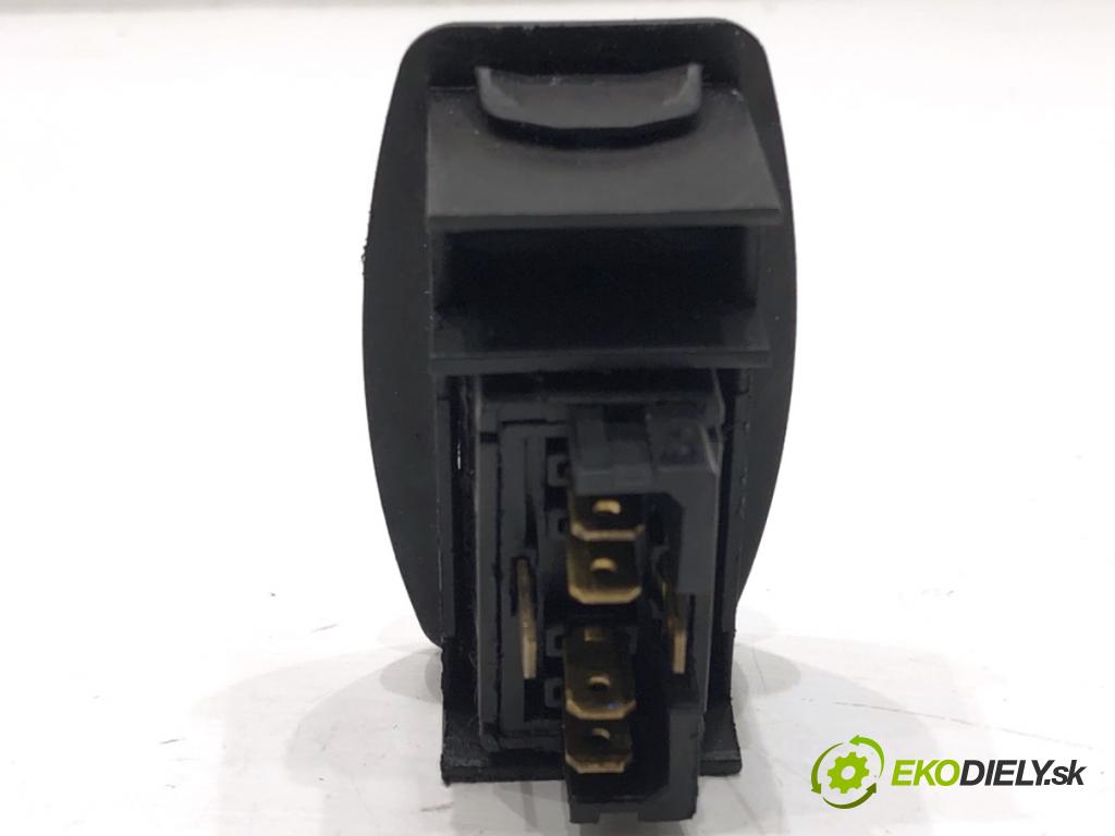 AIXAM A741 liftback 2006 4 kW 0.4 D 400 Prepínač okien  (Prepínacie páčky pod volantom)