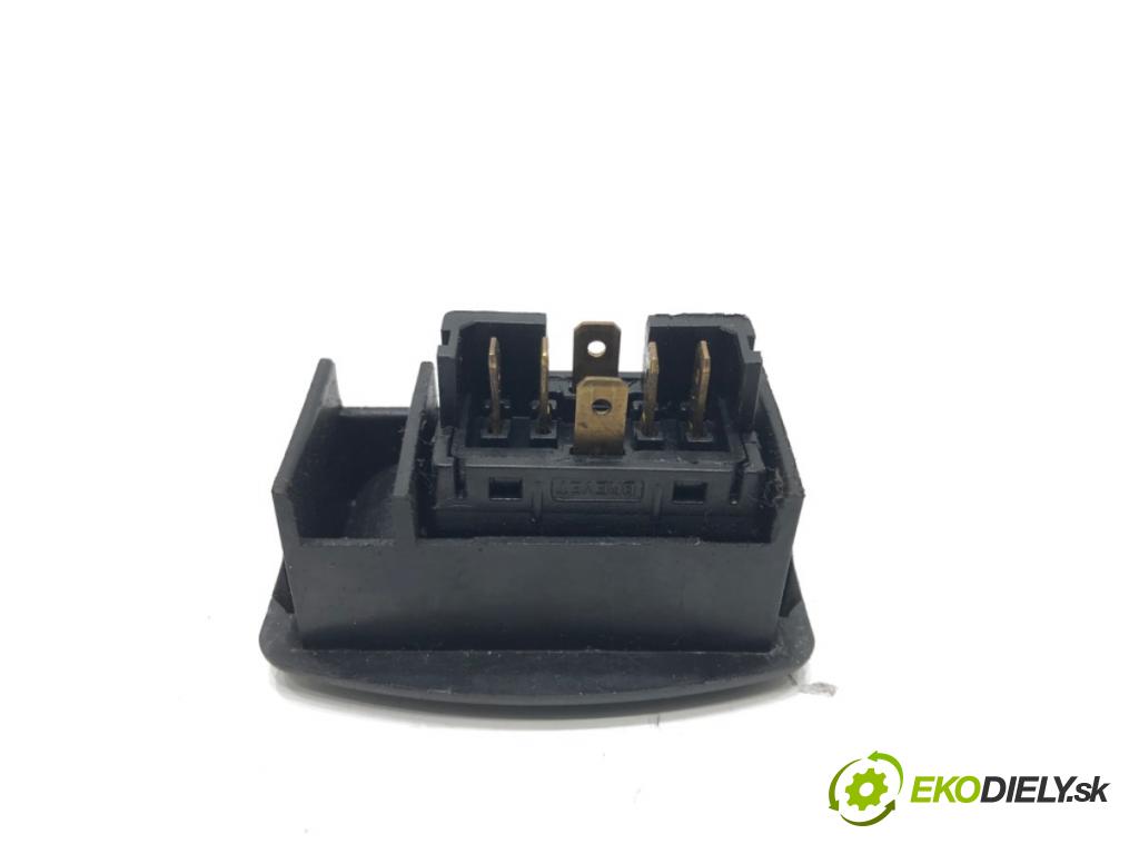 AIXAM A741 liftback 2006 4 kW 0.4 D 400 Prepínač okien  (Prepínacie páčky pod volantom)