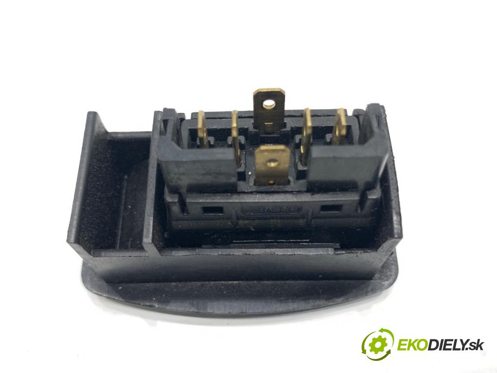 AIXAM A741 liftback 2006 4 kW 0.4 D 400 Prepínač okien  (Prepínacie páčky pod volantom)