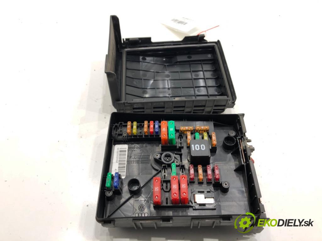 VW GOLF VI Kombi 2012 77 kW 1.6 TDI 1598 skříňka poistková 1K0937132F (Pojistková skříňka)