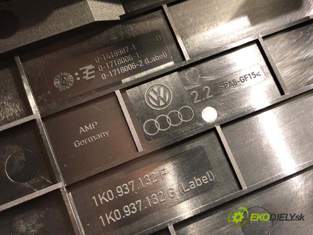 VW GOLF VI Kombi 2012 77 kW 1.6 TDI 1598 skříňka poistková 1K0937132F (Pojistková skříňka)