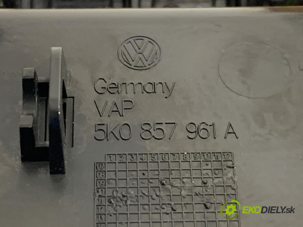 VW GOLF VI Kombi 2012 77 kW 1.6 TDI 1598 Priehradka, kastlík volantu 5K0857961A