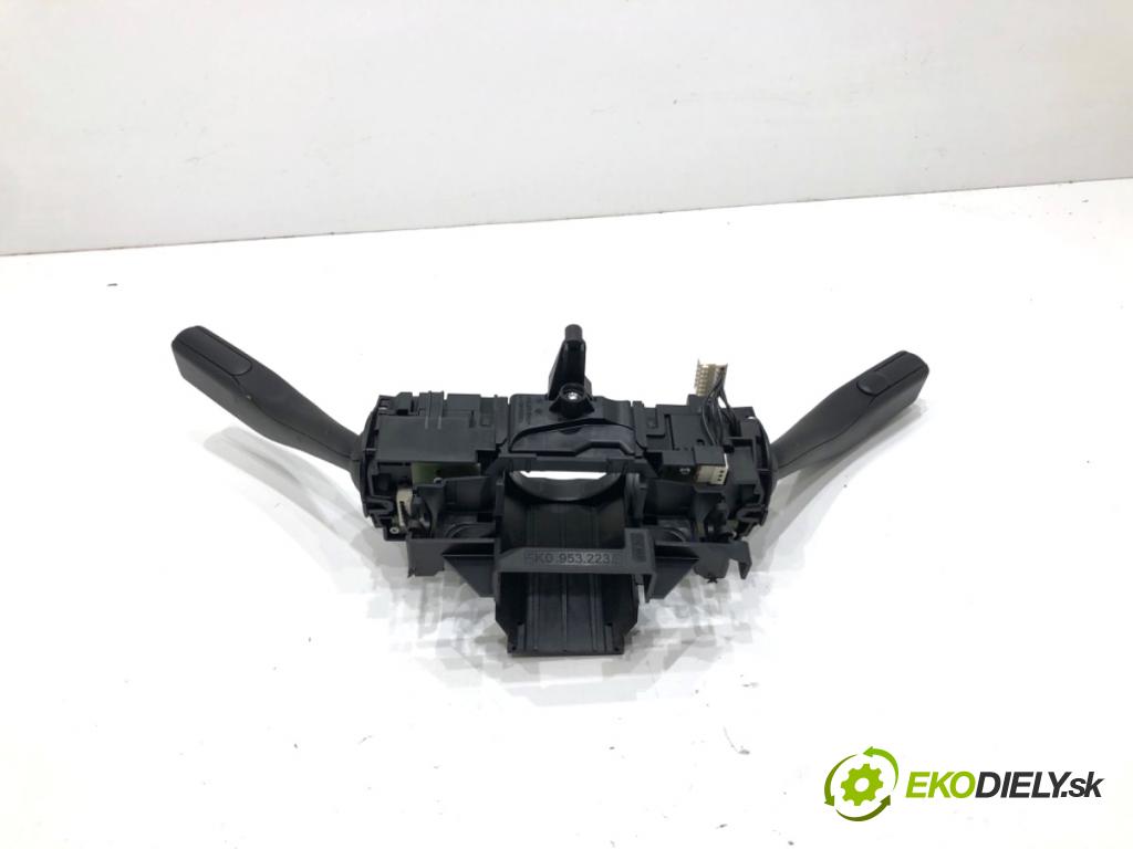 VW GOLF VI Kombi 2012 77 kW 1.6 TDI 1598 Prepínač kombinovaný 5K0953513L (Prepínacie páčky pod volantom)