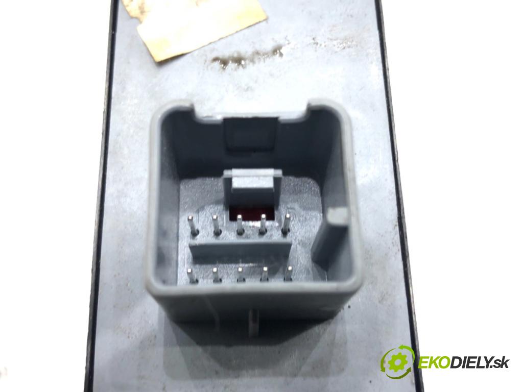 VW GOLF VI Kombi 2012 77 kW 1.6 TDI 1598 Prepínač okien 1K4959857B (Prepínacie páčky pod volantom)