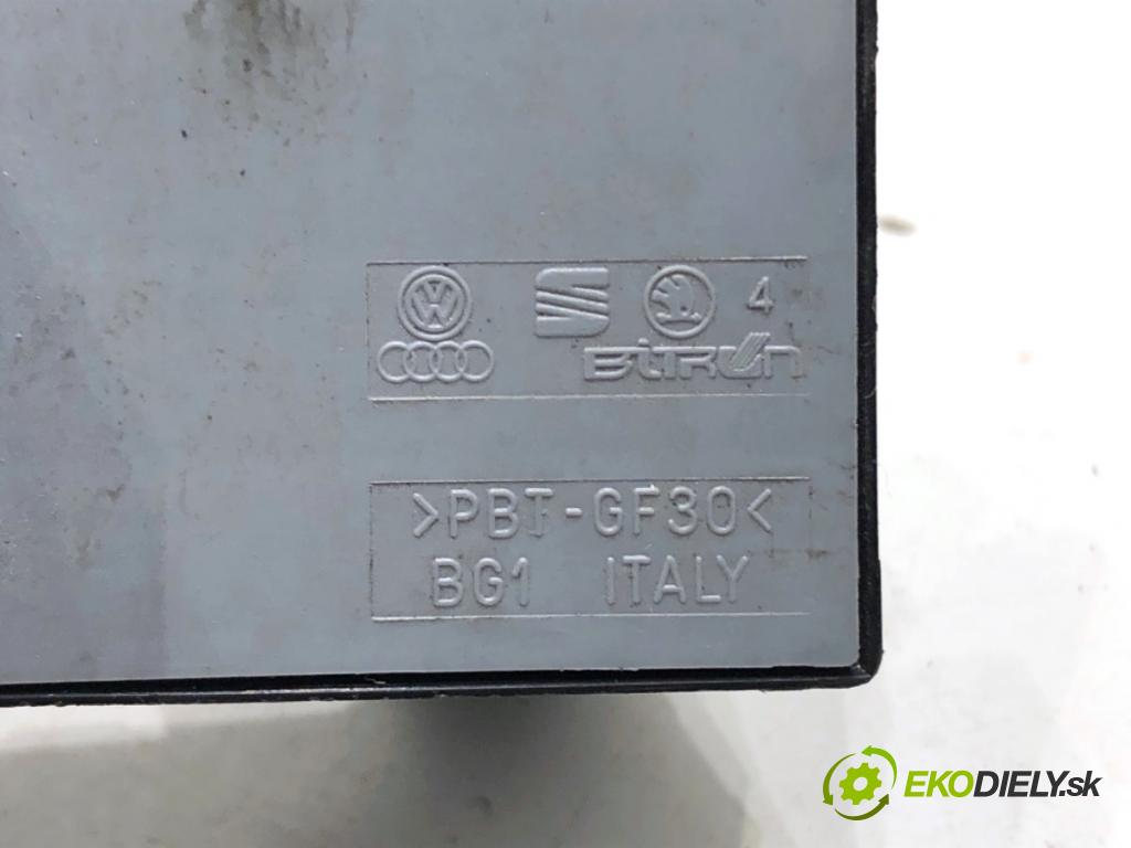 VW GOLF VI Kombi 2012 77 kW 1.6 TDI 1598 Prepínač okien 1K4959857B (Prepínacie páčky pod volantom)