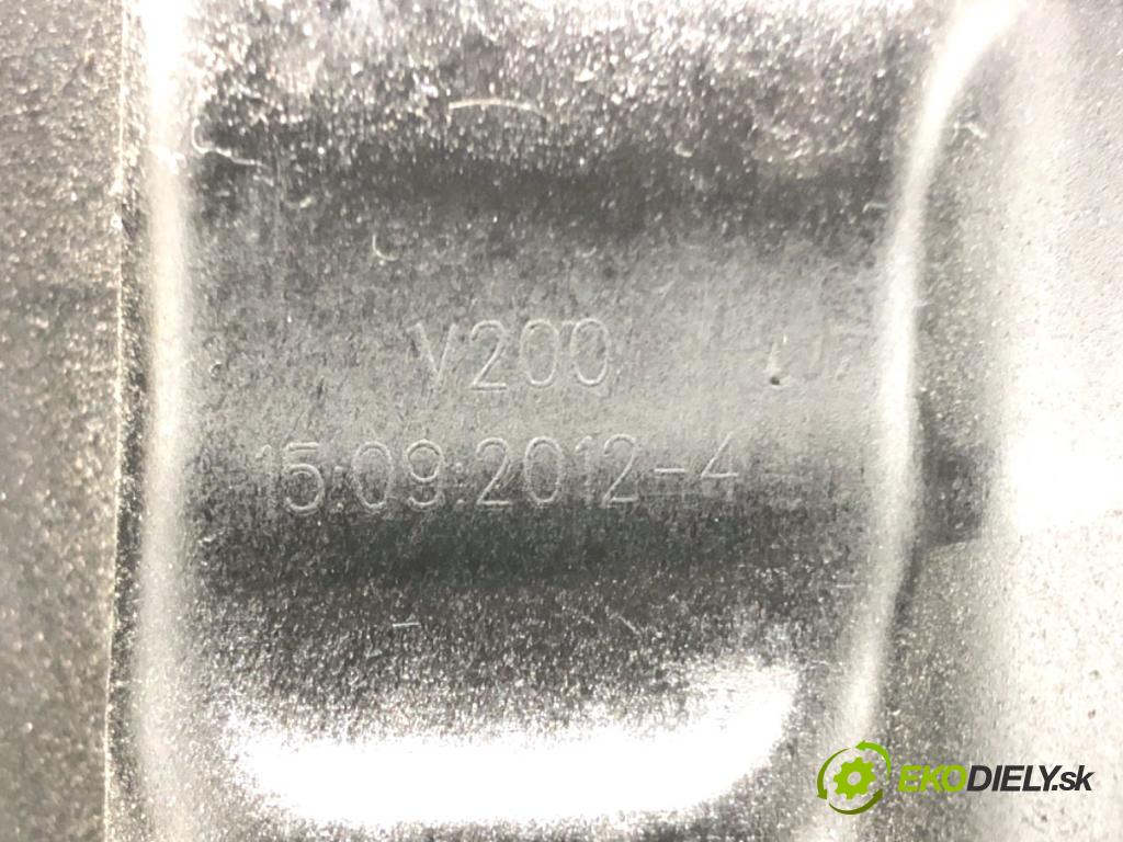 VW GOLF VI Kombi 2012 77 kW 1.6 TDI 1598 potrubí sání 03L129711AL (Sací potrubí)