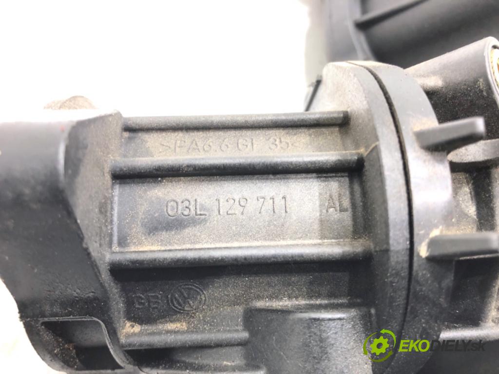 VW GOLF VI Kombi 2012 77 kW 1.6 TDI 1598 potrubí sání 03L129711AL (Sací potrubí)