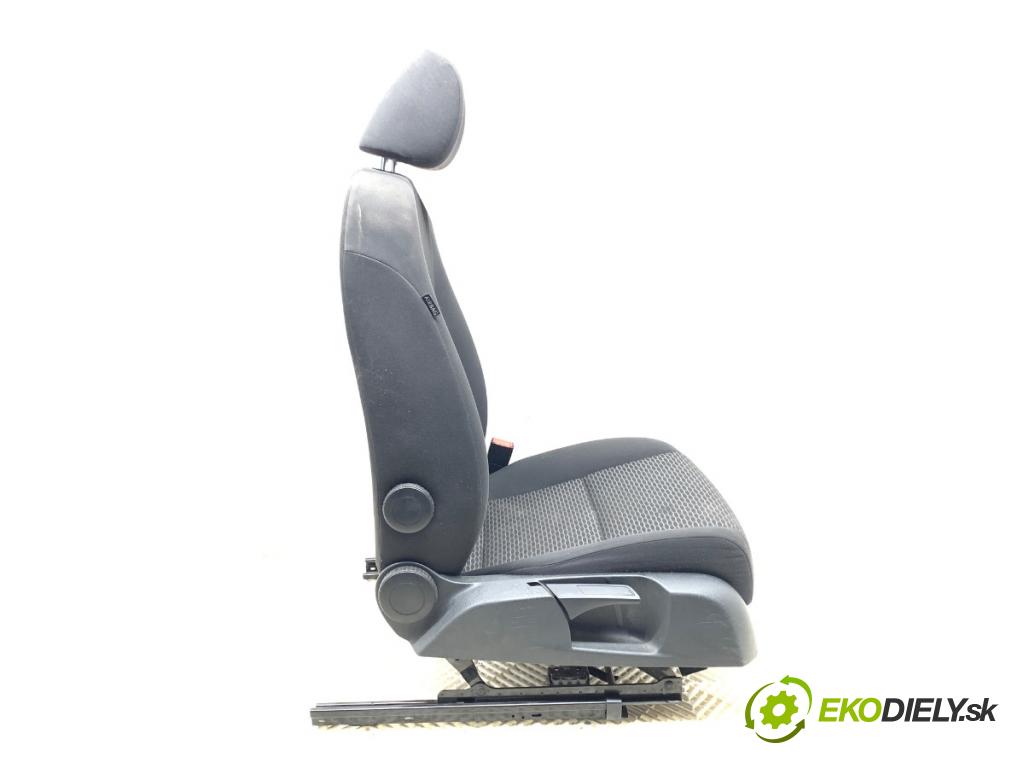 VW GOLF VI Kombi 2012 77 kW 1.6 TDI 1598 Sedadlo pravy predný
