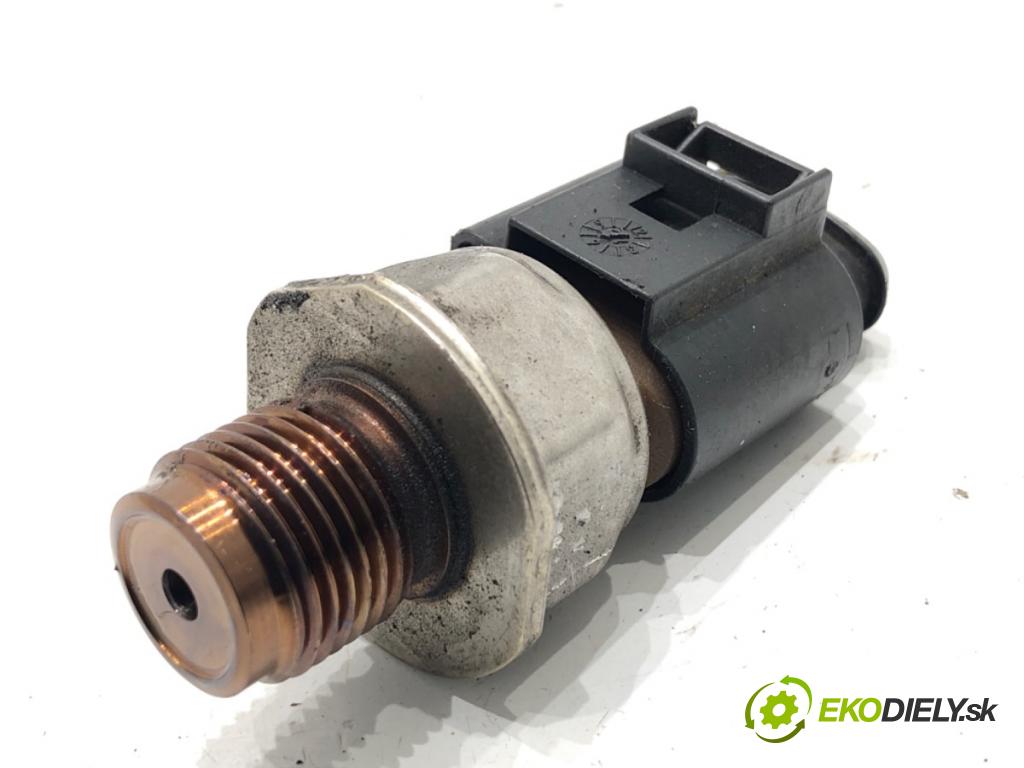 VW GOLF VI Kombi 2012 77 kW 1.6 TDI 1598 Snímač tlaku paliva 03L906054A (Snímač)