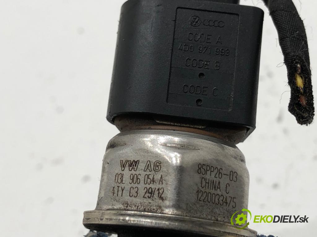 VW GOLF VI Kombi 2012 77 kW 1.6 TDI 1598 Snímač tlaku paliva 03L906054A (Snímač)