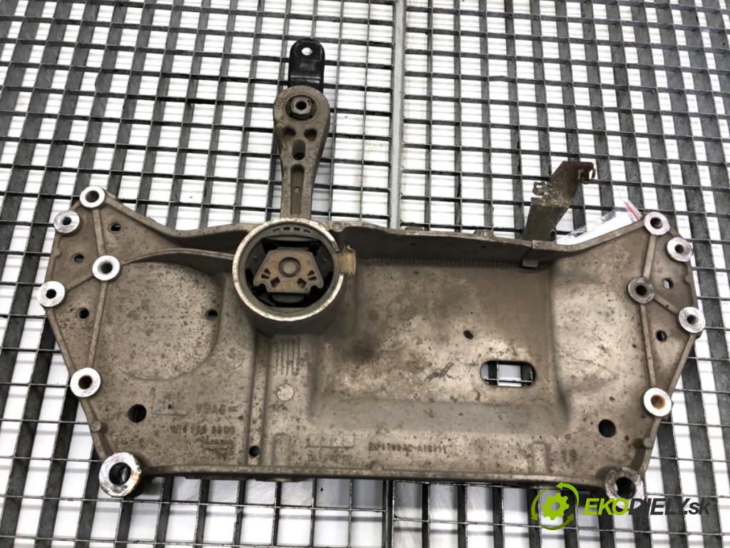 VW GOLF VI Kombi 2012 77 kW 1.6 TDI 1598 výztuha pod motor 1K0199369G (Přední výztuha)