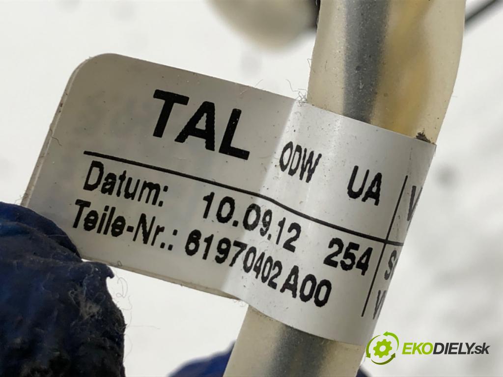 VW GOLF VI Kombi 2012 77 kW 1.6 TDI 1598 Káblovačka silentbloku airbag 5K0971584B