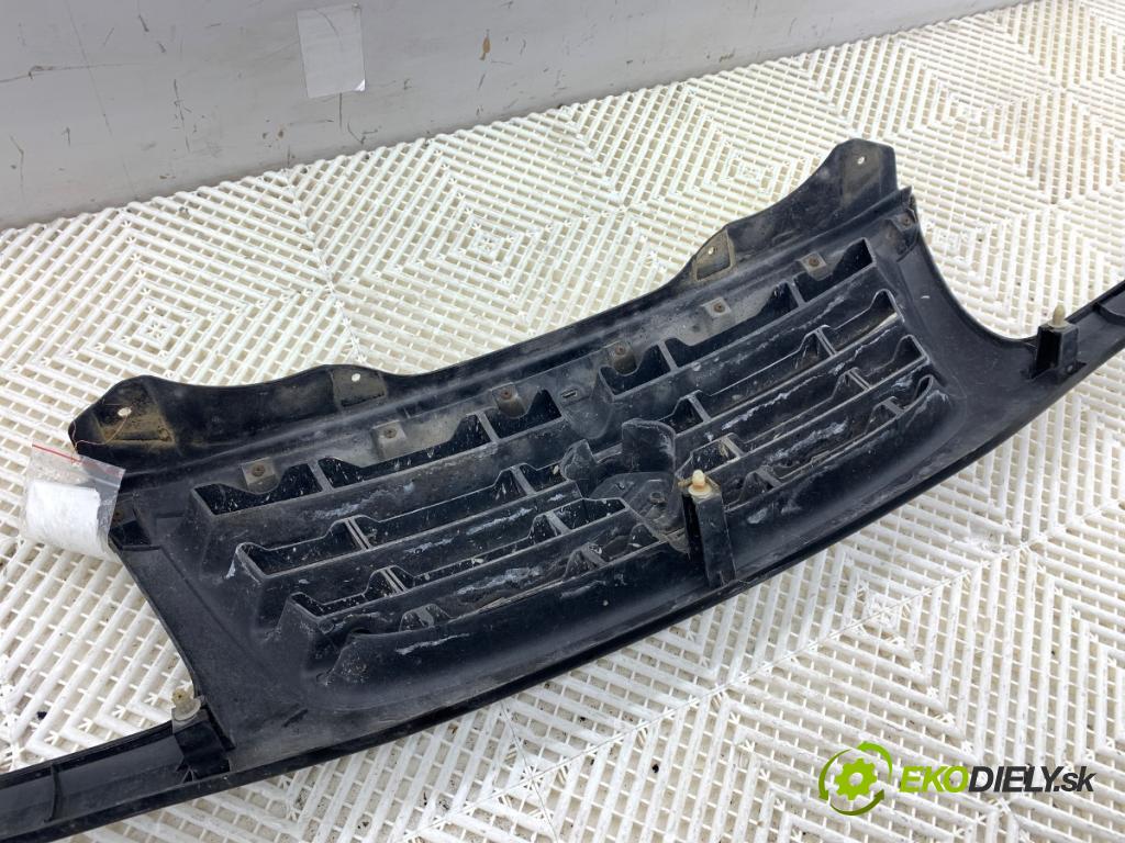 SUZUKI GRAND VITARA I samochód terenowy zamknięty 2001 68 kW 2.0 TD 4x4 (SQ 420D) 1998 mřížka maska  (Přední mřížka (maska chladiče))