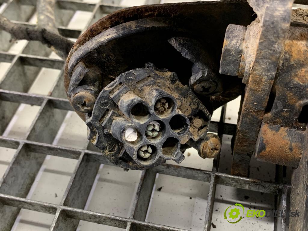 SUZUKI GRAND VITARA I samochód terenowy zamknięty 2001 68 kW 2.0 TD 4x4 (SQ 420D) 1998 Hák tažné zařízení  (Tažné zařízení)