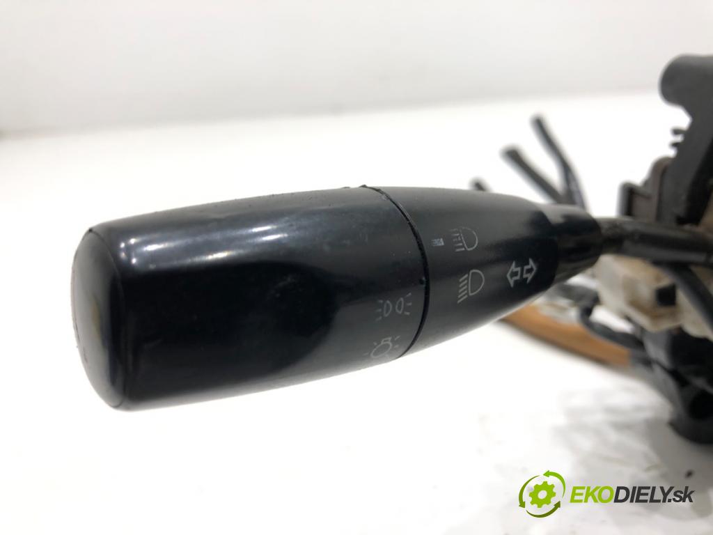 SUZUKI GRAND VITARA I samochód terenowy zamknięty 2001 68 kW 2.0 TD 4x4 (SQ 420D) 1998 Prepínač kombinovaný  (Prepínacie páčky pod volantom)