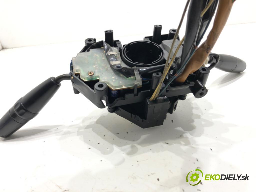 SUZUKI GRAND VITARA I samochód terenowy zamknięty 2001 68 kW 2.0 TD 4x4 (SQ 420D) 1998 Prepínač kombinovaný  (Prepínacie páčky pod volantom)