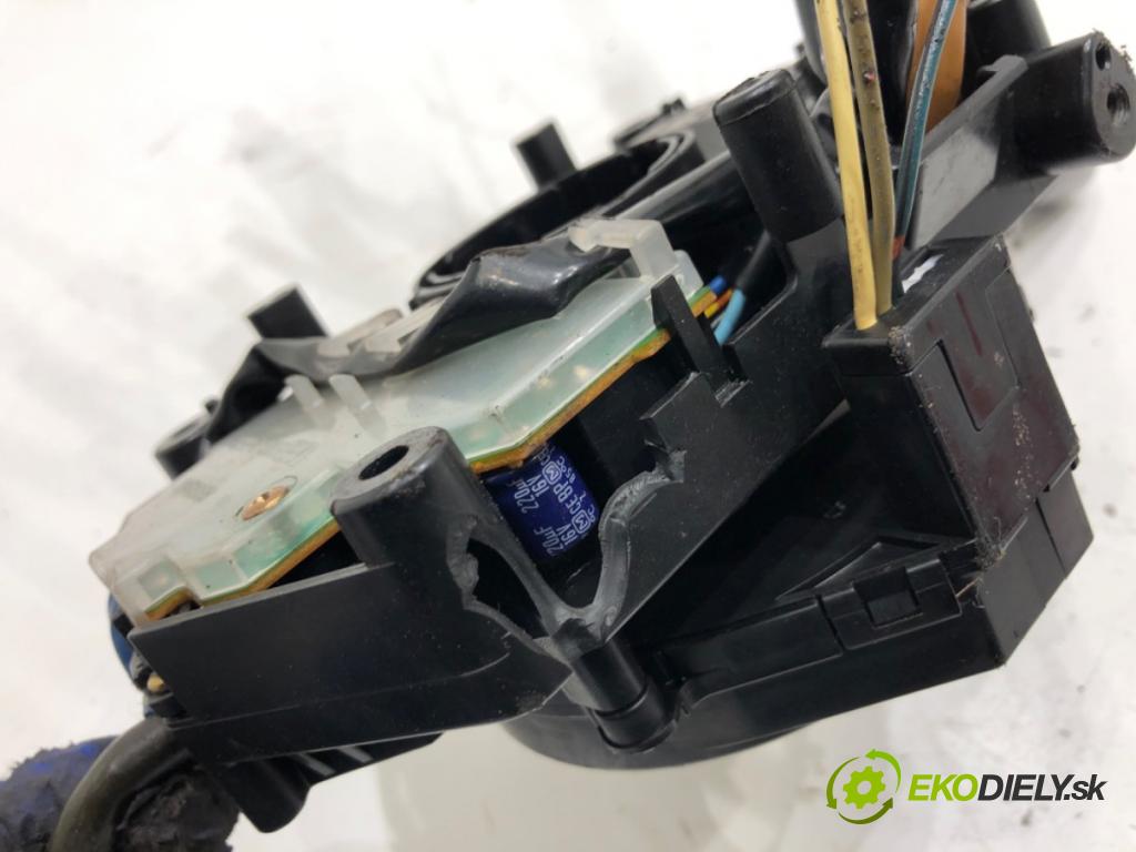 SUZUKI GRAND VITARA I samochód terenowy zamknięty 2001 68 kW 2.0 TD 4x4 (SQ 420D) 1998 Prepínač kombinovaný  (Prepínacie páčky pod volantom)