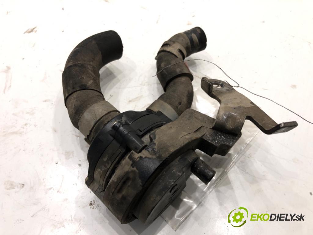 VW PASSAT B8 Kombi 2016 140 kW 2.0 TDI 1968 DALŠÍ: pumpa vody 5Q0965567J (Vodní pumpa)