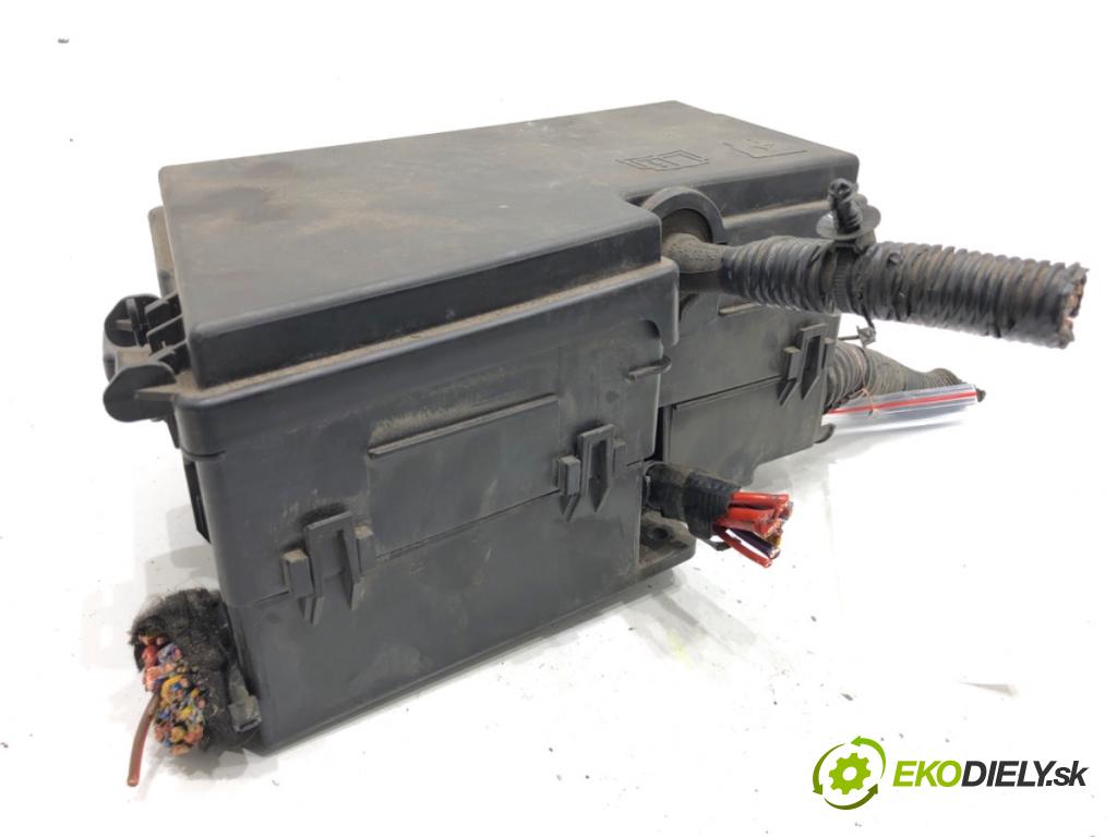 FORD TOURNEO nadwozie wielkoprzestrzenne (MPV) 2017 88 kW 1.5 TDCi 1499 skříňka poistková AV6T-14A142-AB (Pojistková skříňka)