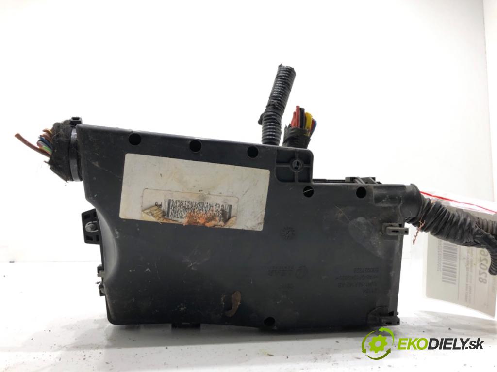 FORD TOURNEO nadwozie wielkoprzestrzenne (MPV) 2017 88 kW 1.5 TDCi 1499 skříňka poistková AV6T-14A142-AB (Pojistková skříňka)