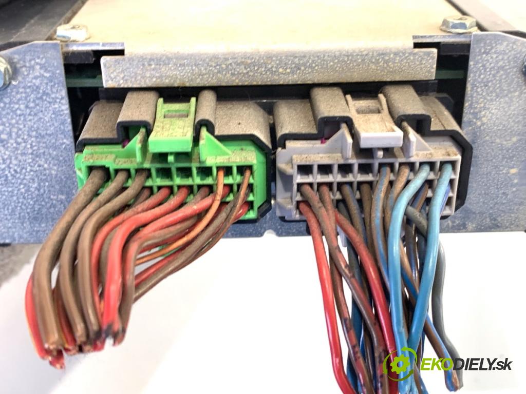 VW TOUAREG SUV 2004 128 kW 2.5 R5 TDI 2461 Zosilňovač 7L6035456 (Zosilňovač)