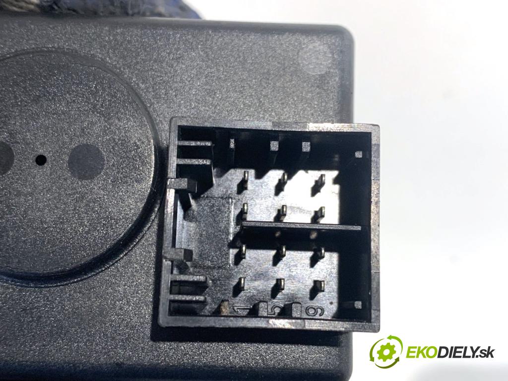 VW TOUAREG SUV 2004 128 kW 2.5 R5 TDI 2461 spinačka 3D0905865E (Spínacia skrinka)