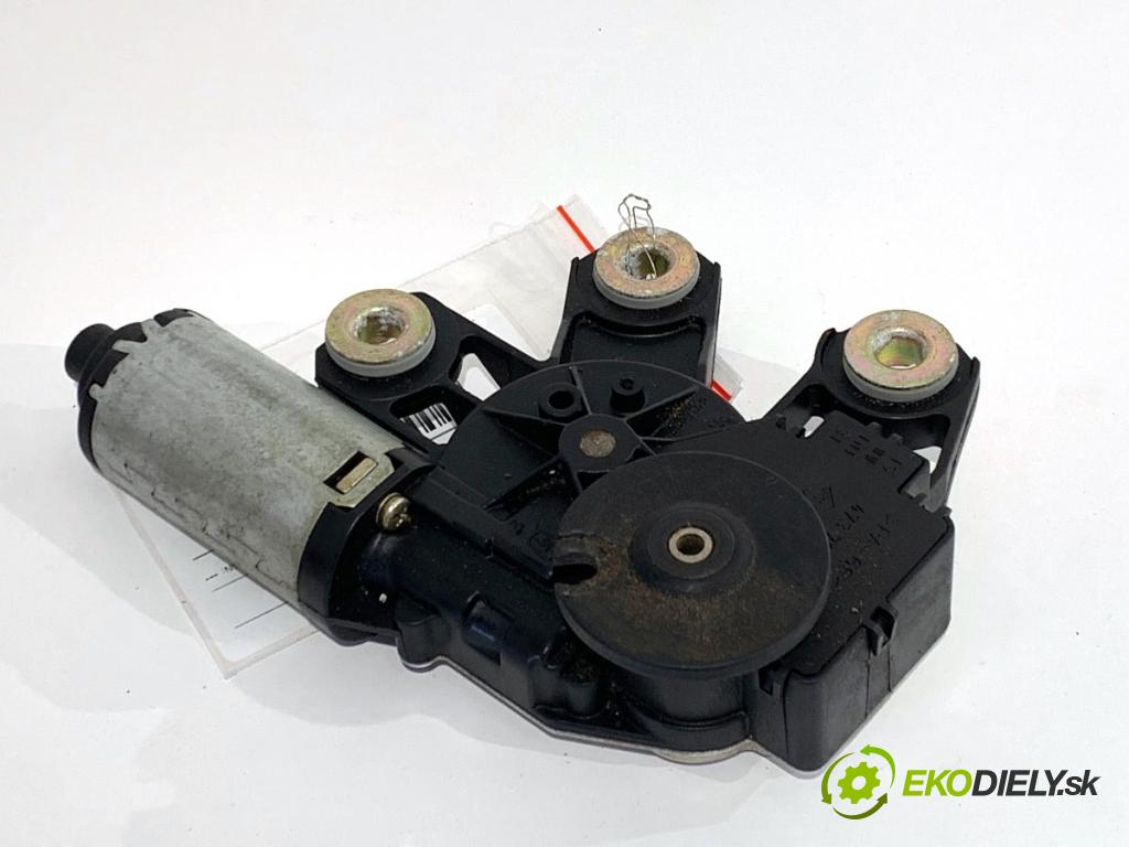 VW TOUAREG SUV 2004 128 kW 2.5 R5 TDI 2461 motor stěračů zadní část 7L0955712B