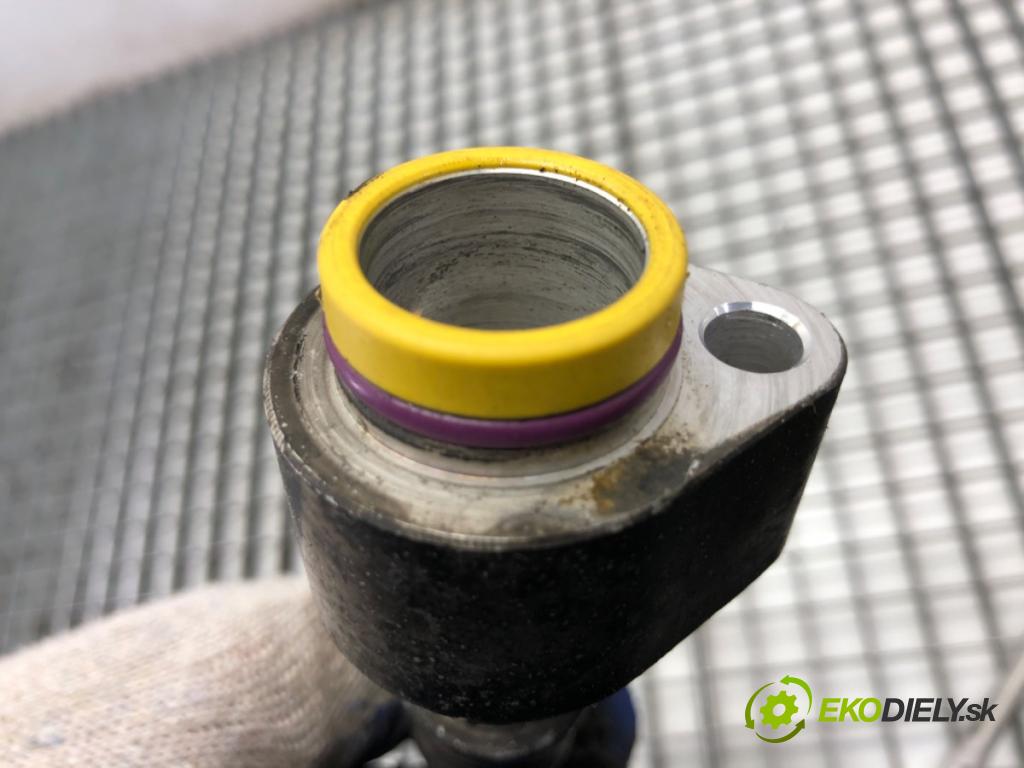 VW TOUAREG SUV 2004 128 kW 2.5 R5 TDI 2461 rúrka klimatizace 7L6820744T (Trubka klimatizace)