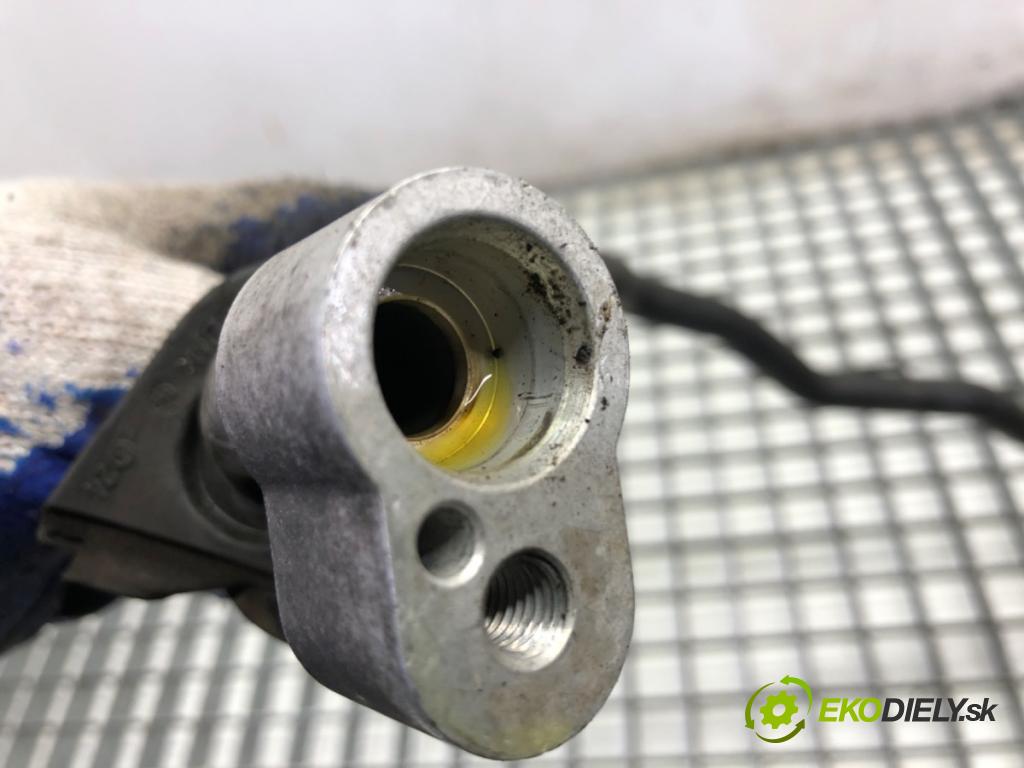 VW TOUAREG SUV 2004 128 kW 2.5 R5 TDI 2461 rúrka klimatizace 7L0820743F (Trubka klimatizace)